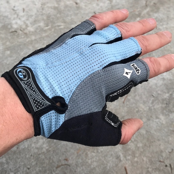 specialized fingerless gloves
